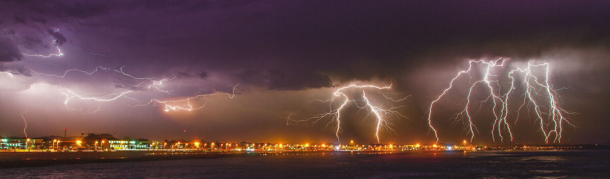 Шторм начался резко погода внезапно испортилась